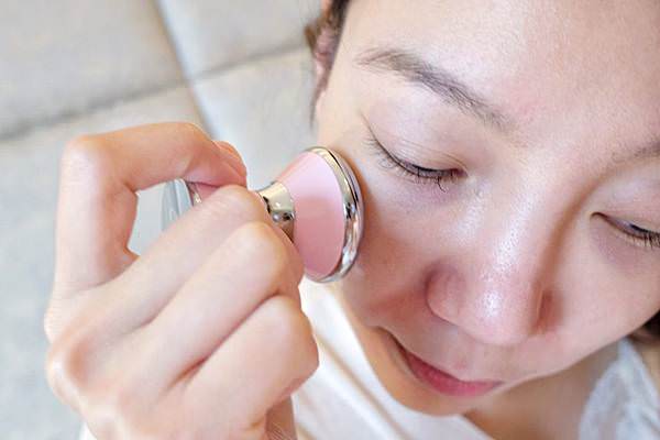 OLAY微震推推儀一推7000次微震3X滲透肌底，擊退黑問題，好氣色像上了蜜粉的晶透嫩白5.jpg