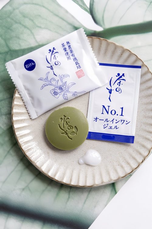 299元就能把這組超值的日本美顏小綠皂體驗組帶回家！包含兩顆小綠皂、多包凝露與專用起泡網，一次滿足清潔與保養