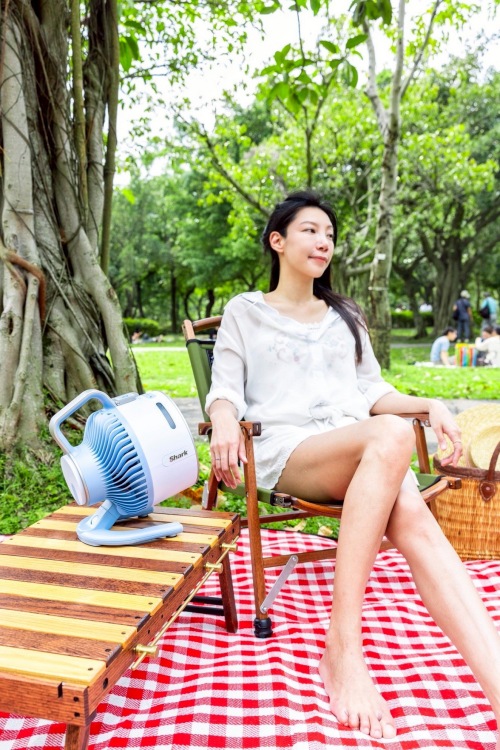 Shark HydroGO無線涼感噴霧扇評價?怕熱人實測後降溫3°C,夏天消暑神器! - 第3張圖 無線涼感噴霧扇LINE ALBUM 摸摸照片 風扇20260416 260417