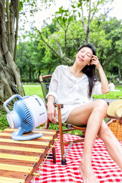 Shark HydroGO無線涼感噴霧扇評價?怕熱人實測後降溫3°C,夏天消暑神器! - 第7張圖 無線涼感噴霧扇LINE ALBUM 摸摸照片 風扇20260416 260417